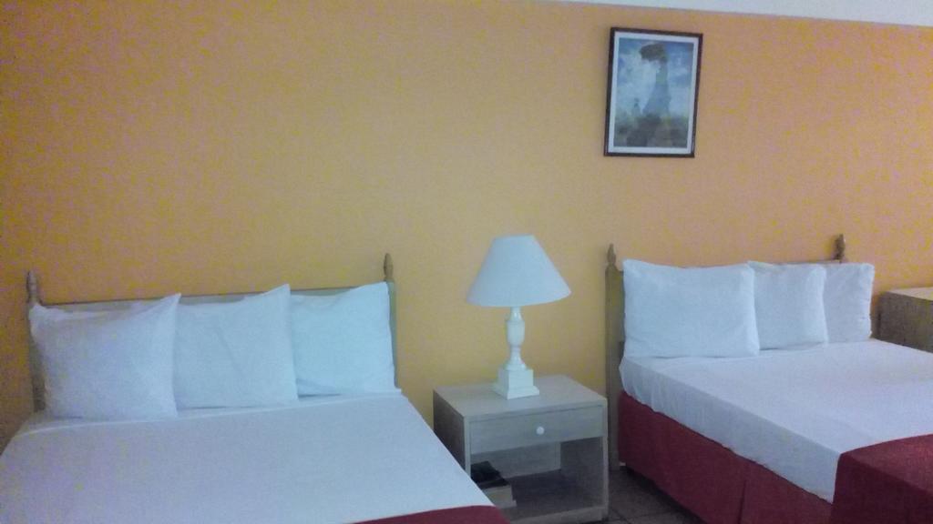 Pineapple Court Hotel オーチョ・リオス エクステリア 写真
